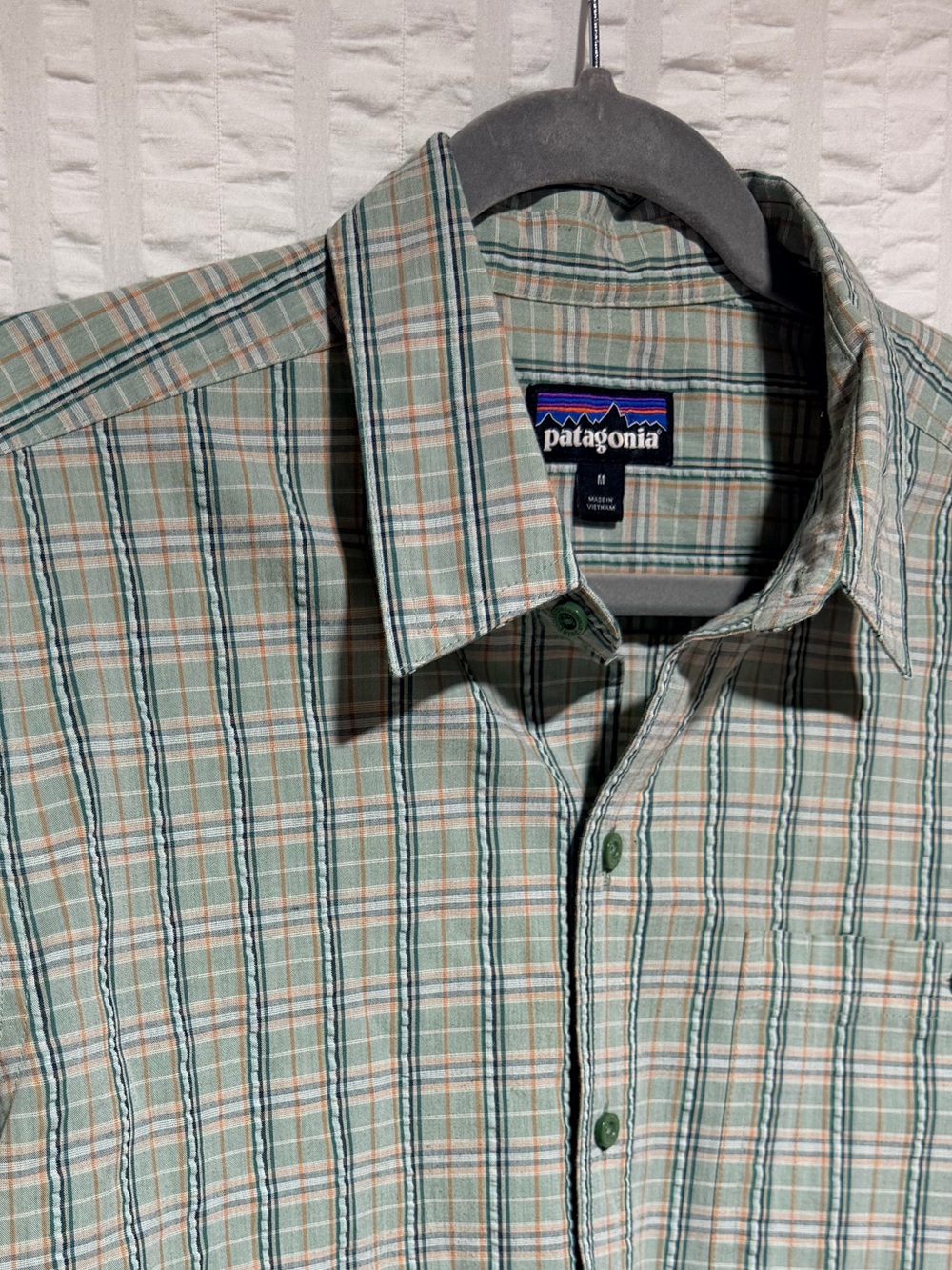Patagonia worn wear Men’s Light Green Plaid Button-Down Shirt. Size M.